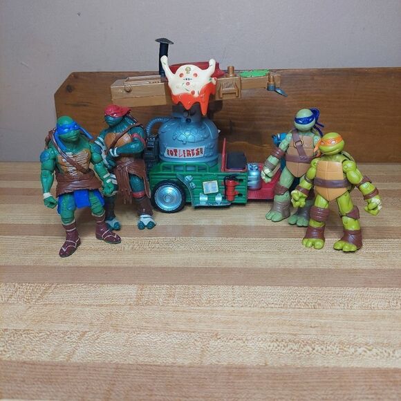 Teenage Mutant Ninja Turtles Pizza Thrower Bike + 4 Turtles - Picture 1 of 16